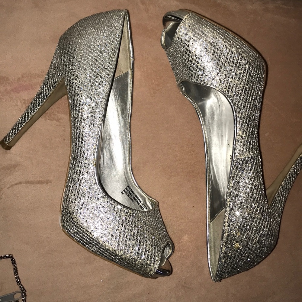 Silver heels with silver purse